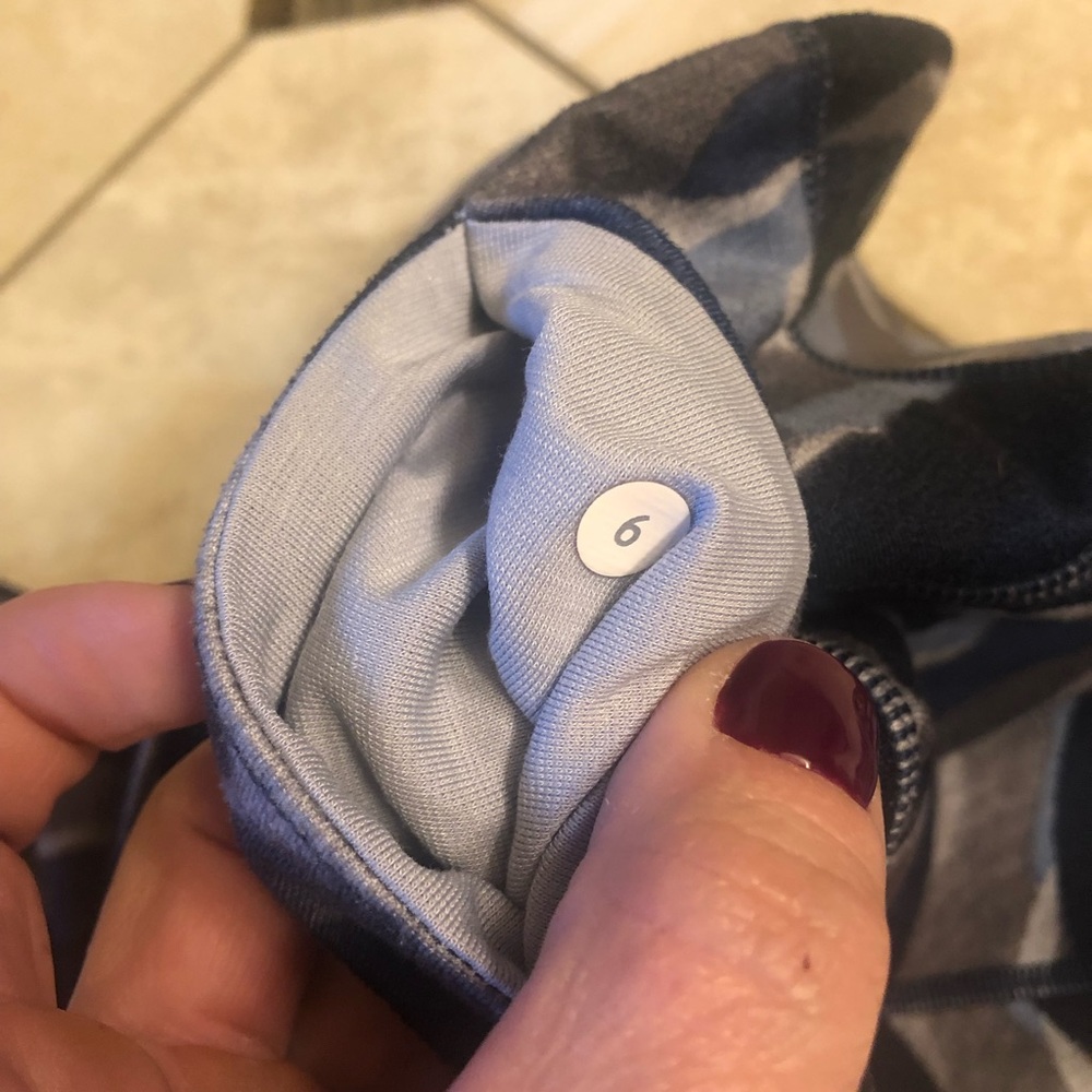 Lululemon Wunder Under Crops - Picture 4 of 4